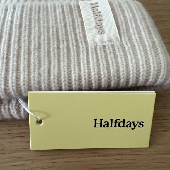 Halfdays Beanie Unisex Off White 100% Merino Wool - OS - New With Tags - Picture 3 of 6